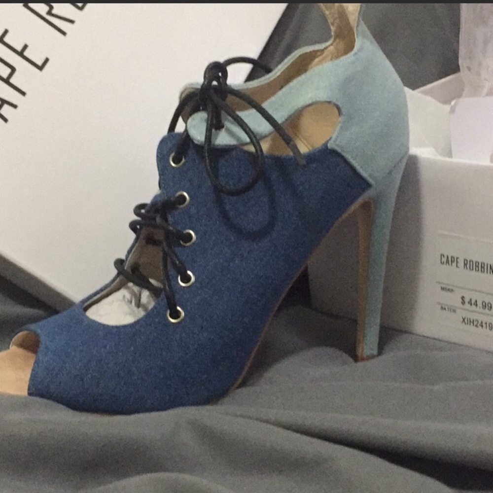 👠NIB Two Tone Denim Heels👠